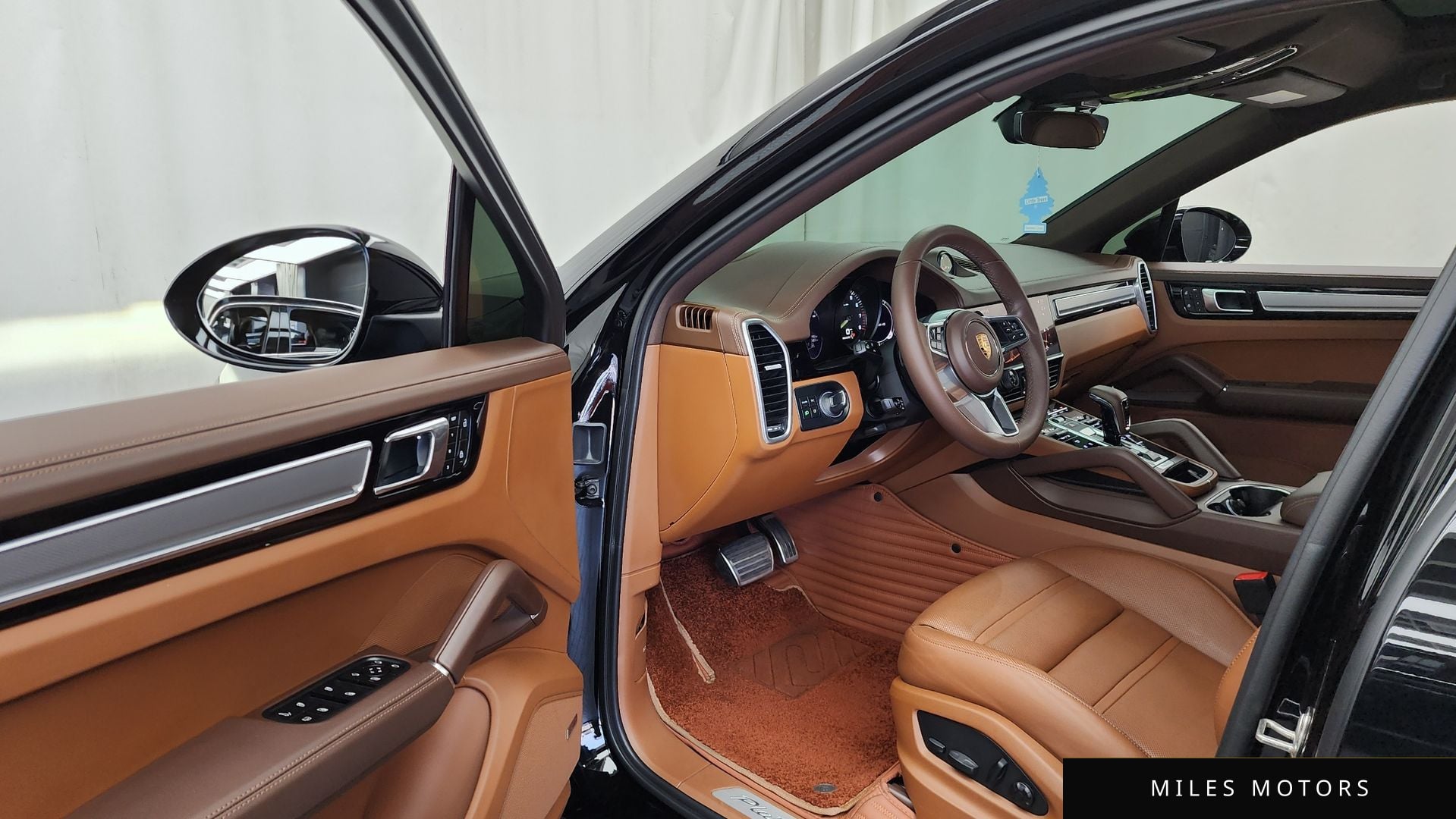 Porsche Cayenne 2023 — миниатюра 10