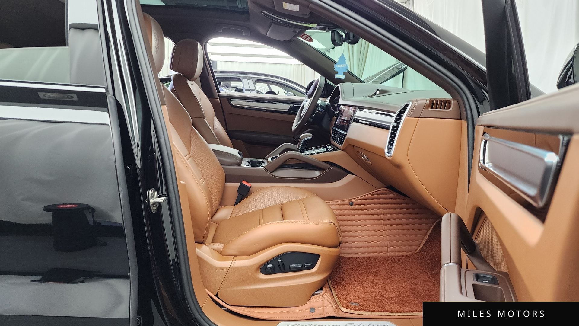 Porsche Cayenne 2023 — миниатюра 11
