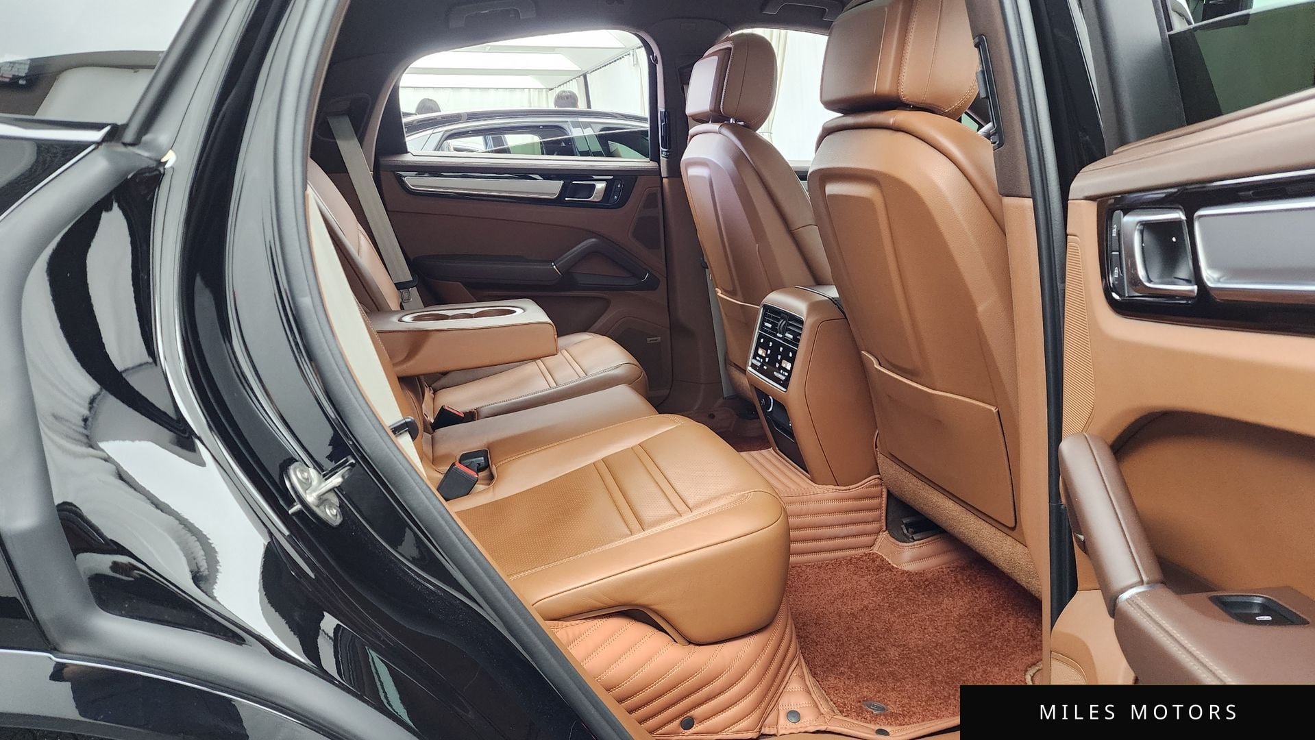 Porsche Cayenne 2023 — миниатюра 12