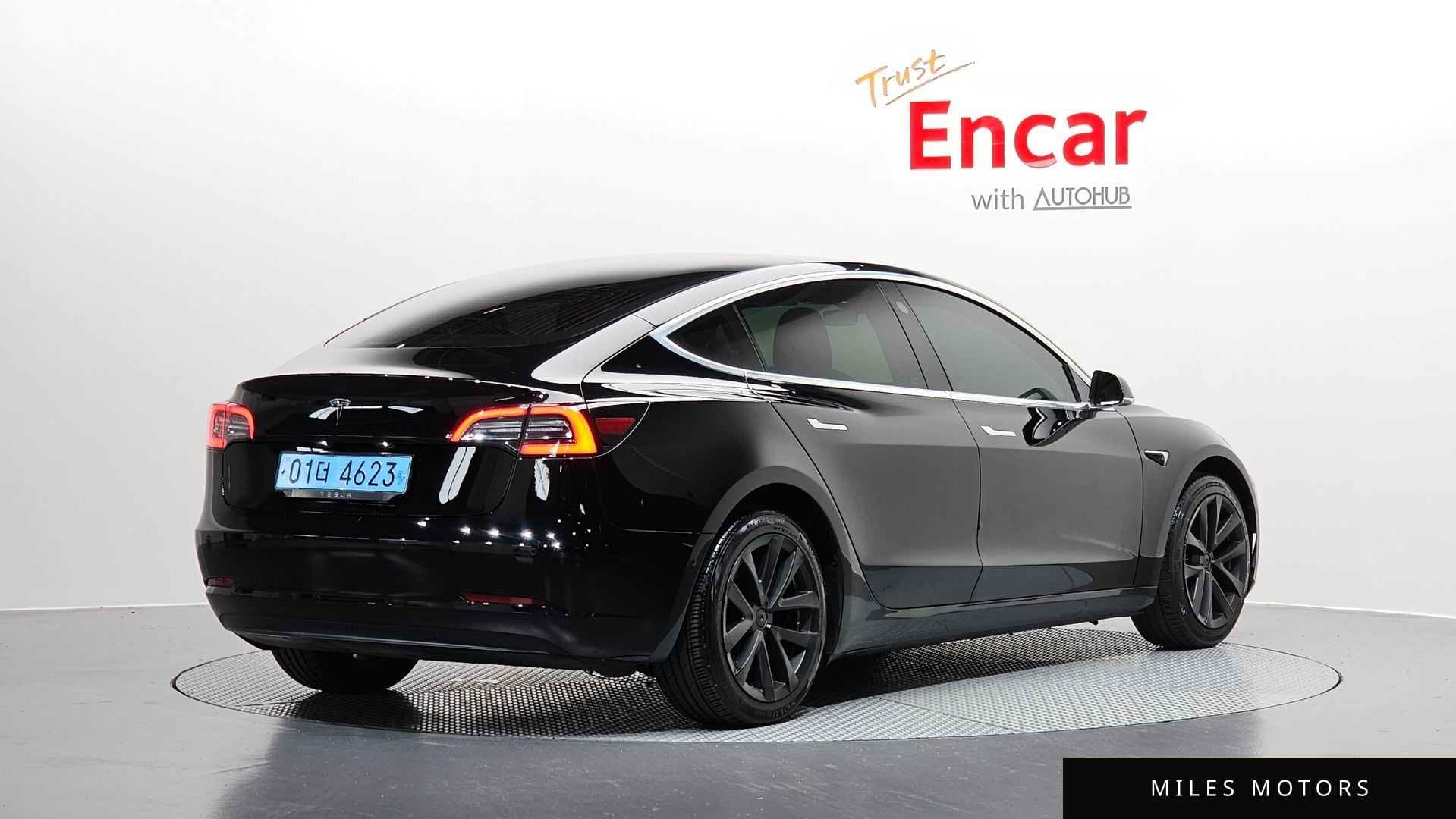 Tesla Model 3 2020 — миниатюра 2