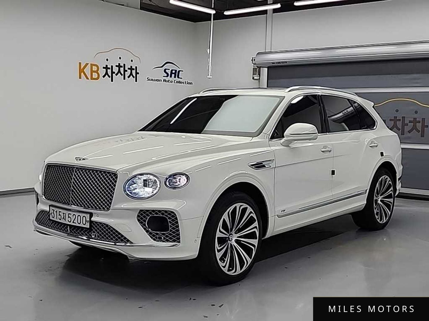 Bentley Bentayga 2022 — миниатюра 2