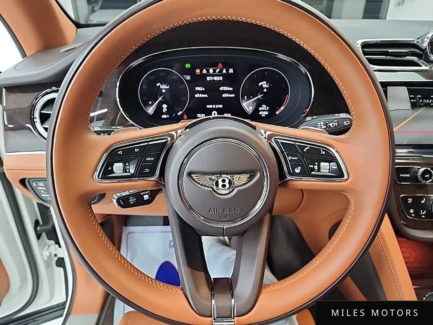 Bentley Bentayga 2022 — миниатюра 9