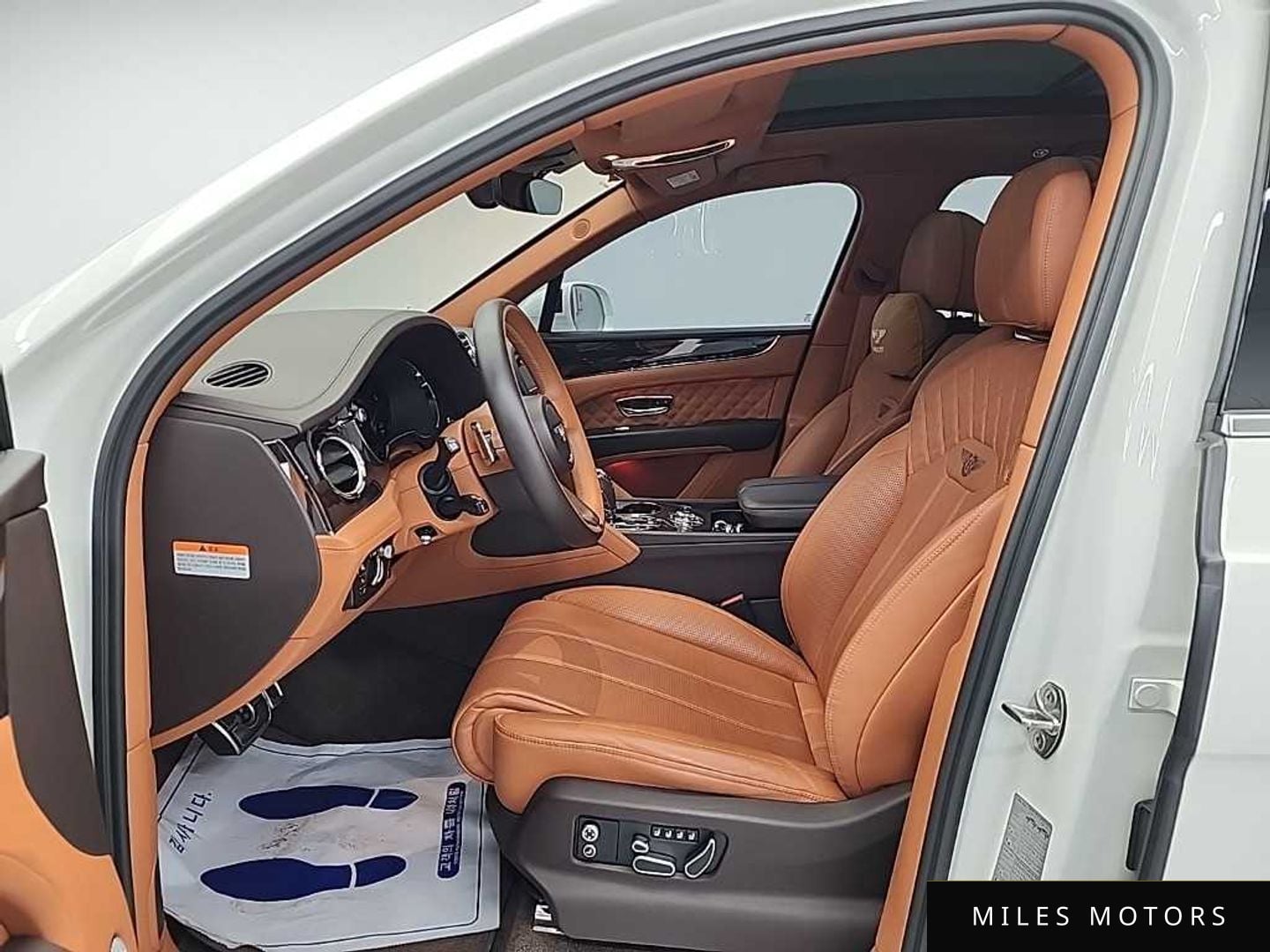 Bentley Bentayga 2022 — миниатюра 11