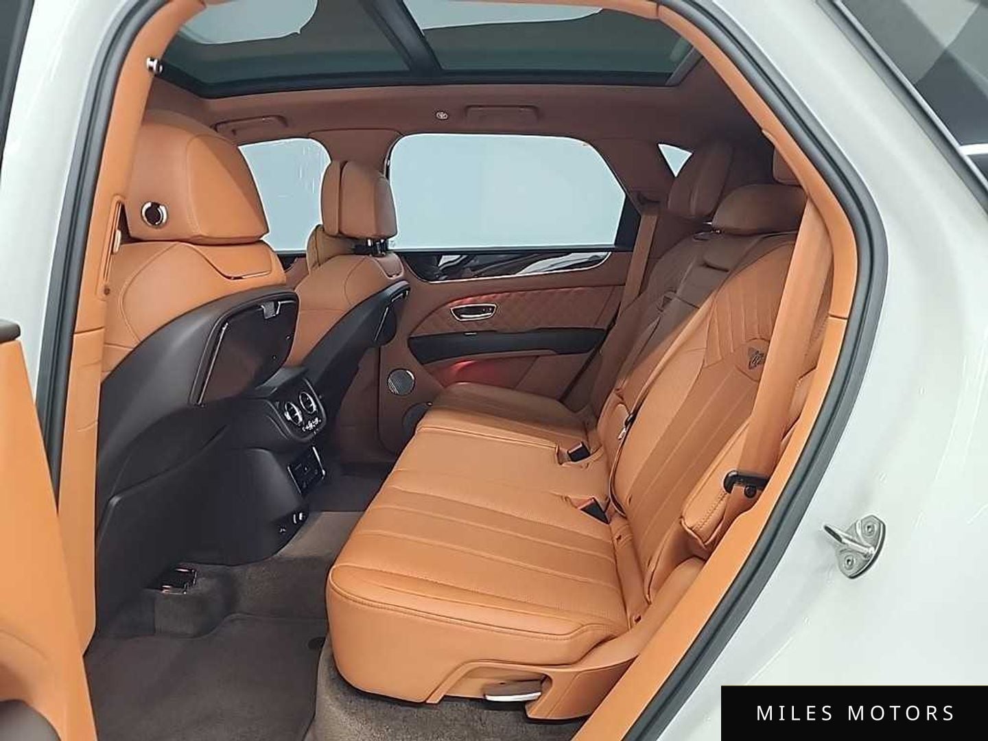 Bentley Bentayga 2022 — миниатюра 12