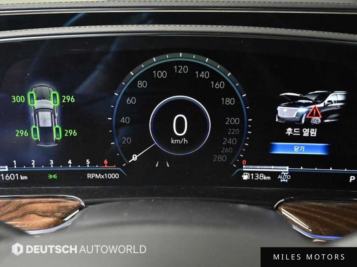 Cadillac Escalade 2023 — миниатюра 8