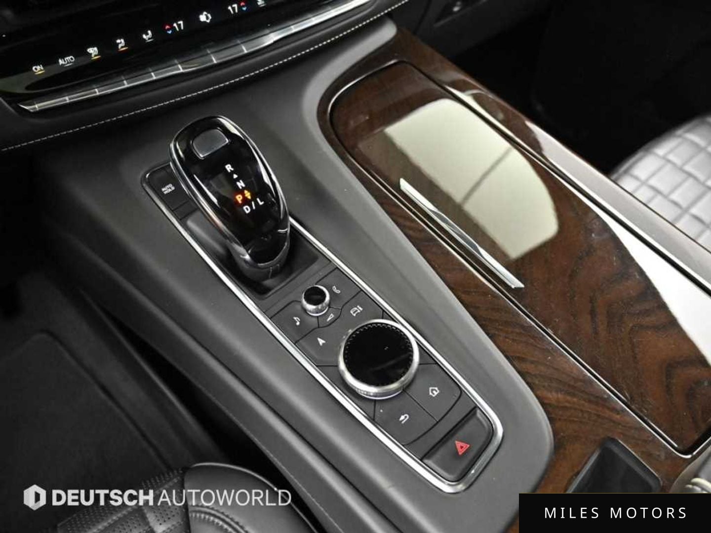 Cadillac Escalade 2023 — миниатюра 9