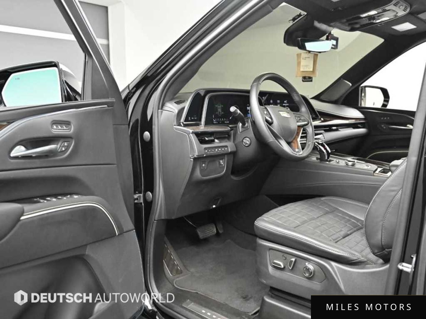 Cadillac Escalade 2023 — миниатюра 11