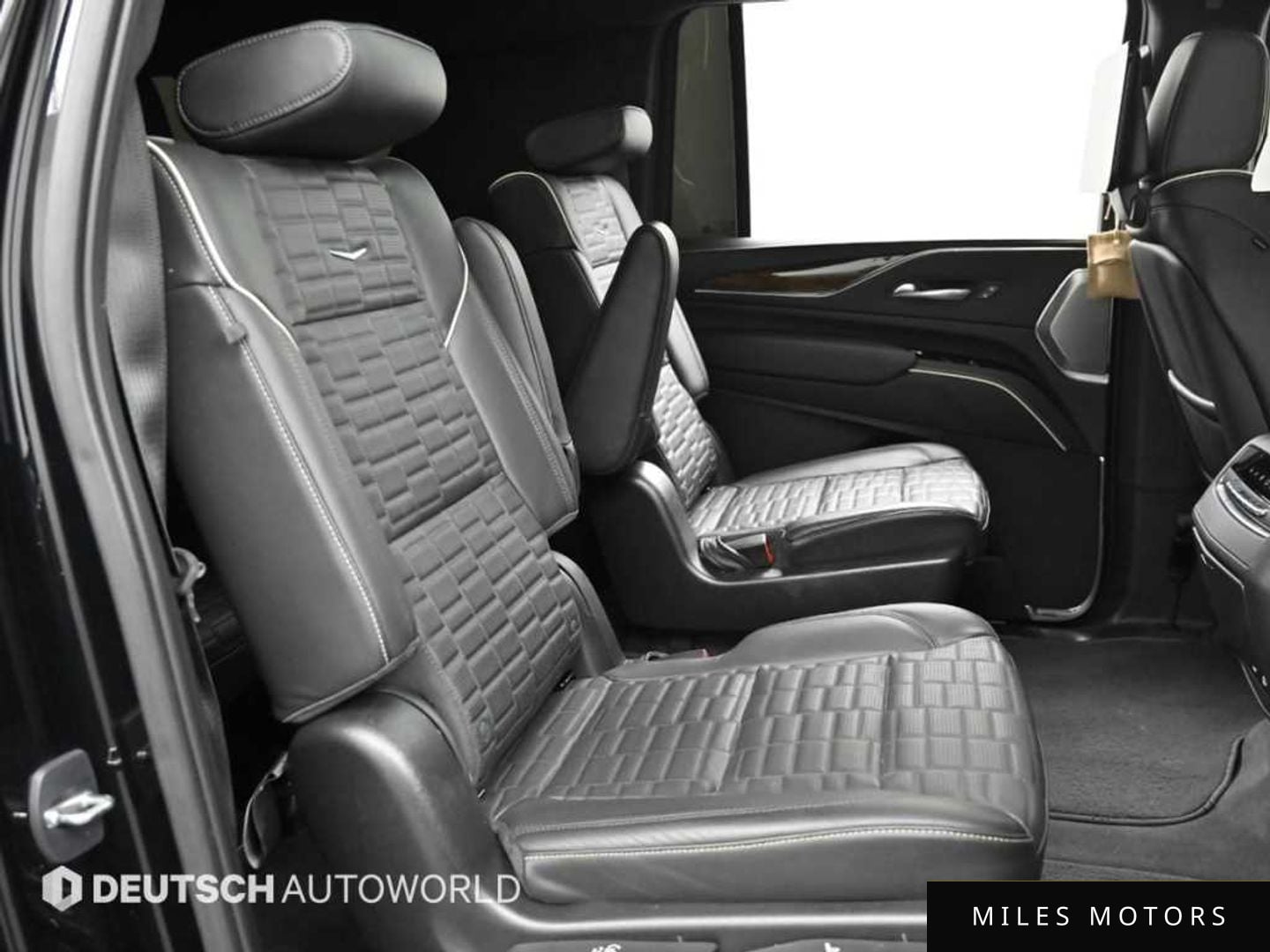 Cadillac Escalade 2023 — миниатюра 12