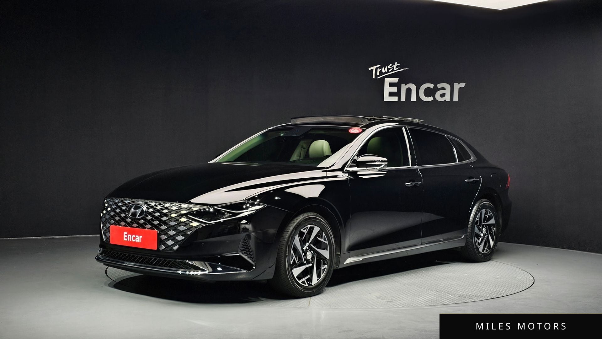 Hyundai Grandeur 2023 — фото 1 из 12