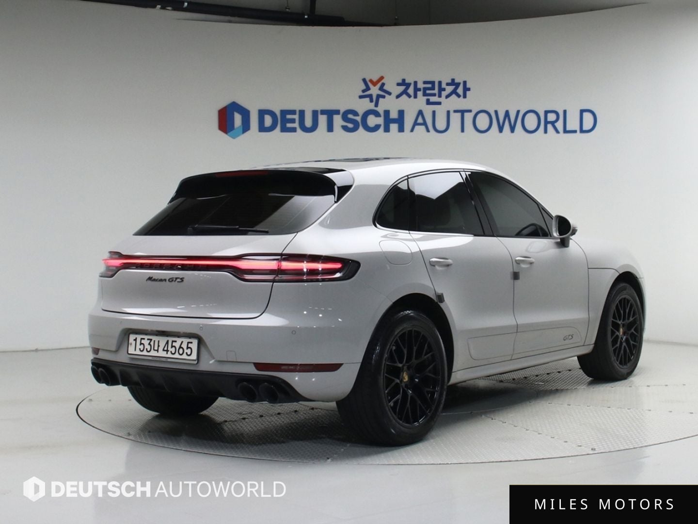 Porsche Macan 2021 — миниатюра 2
