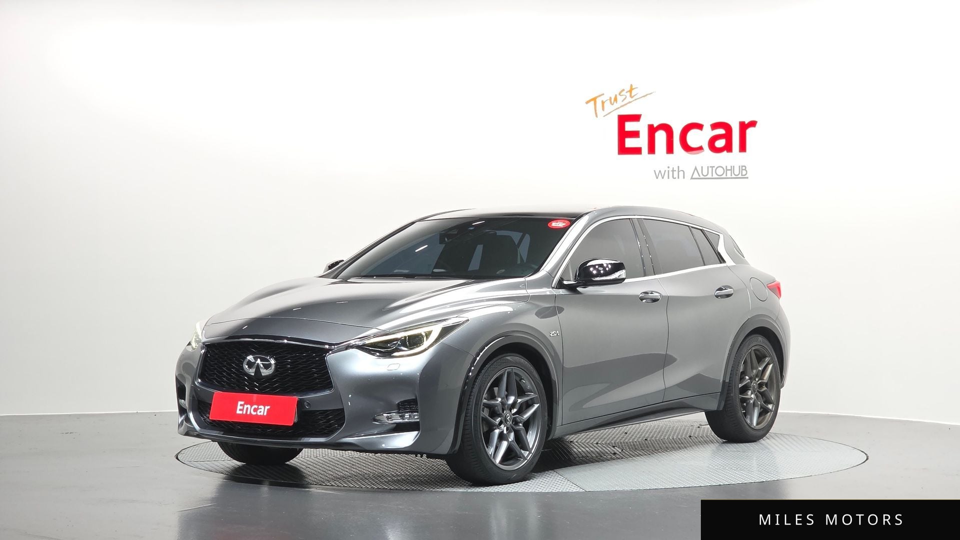 Infiniti Q30 2017 — фото 1 из 12