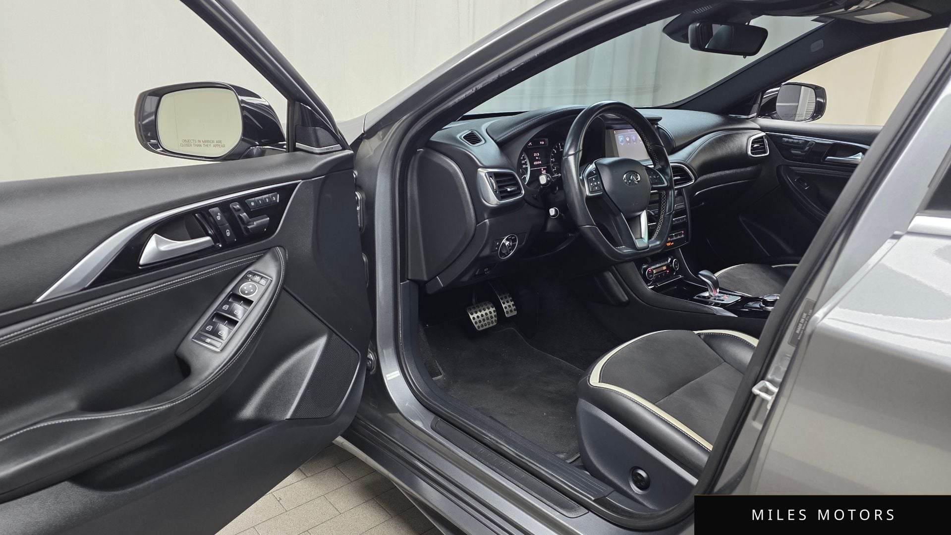 Infiniti Q30 2017 — миниатюра 10