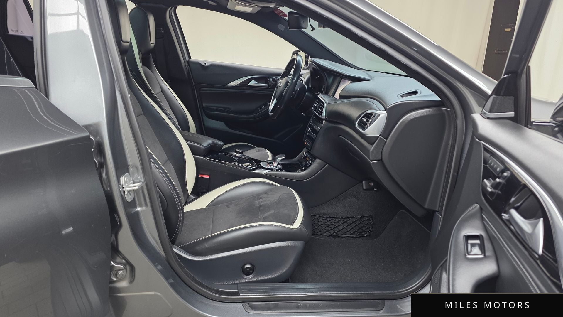 Infiniti Q30 2017 — миниатюра 11