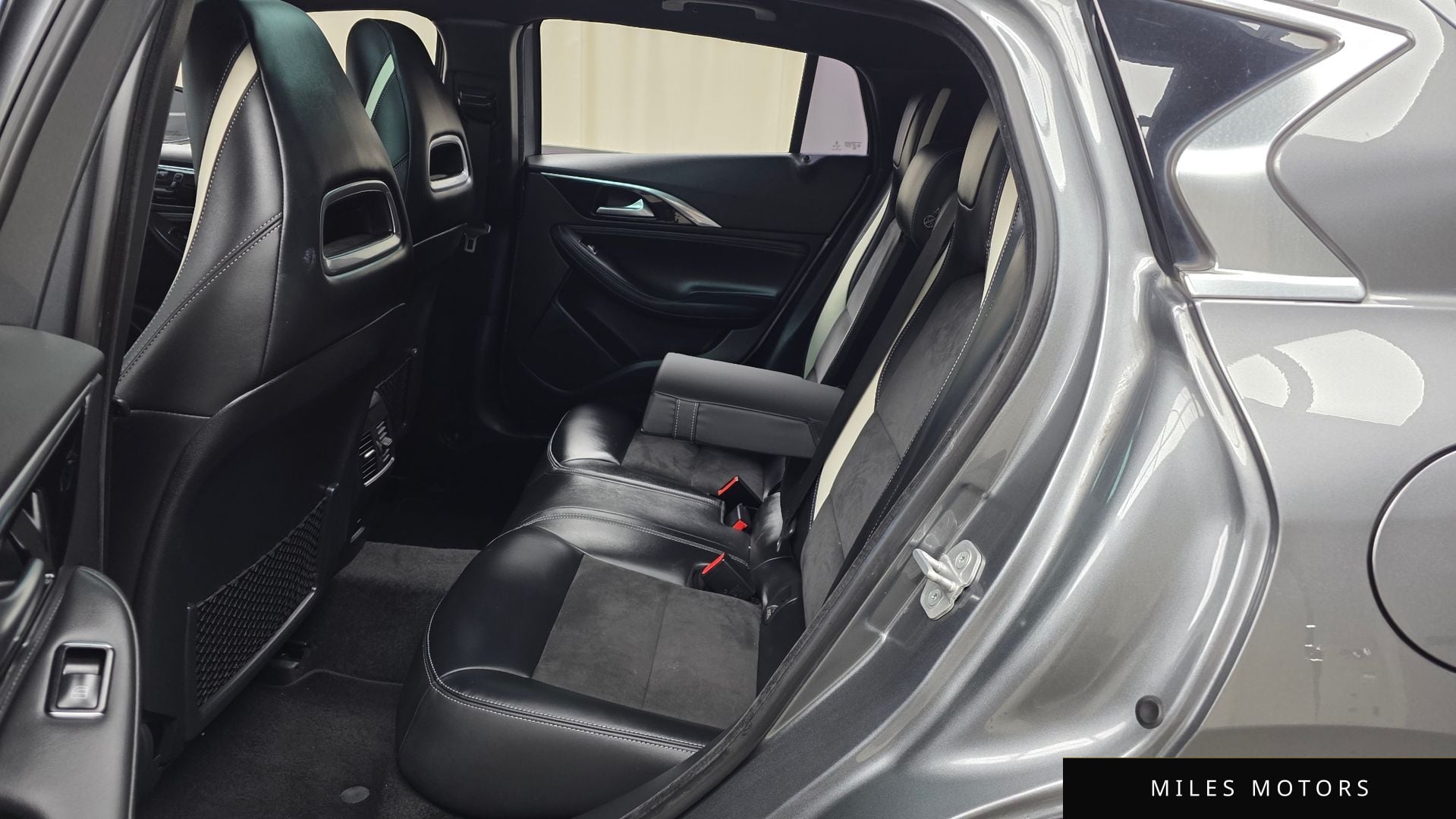 Infiniti Q30 2017 — миниатюра 12