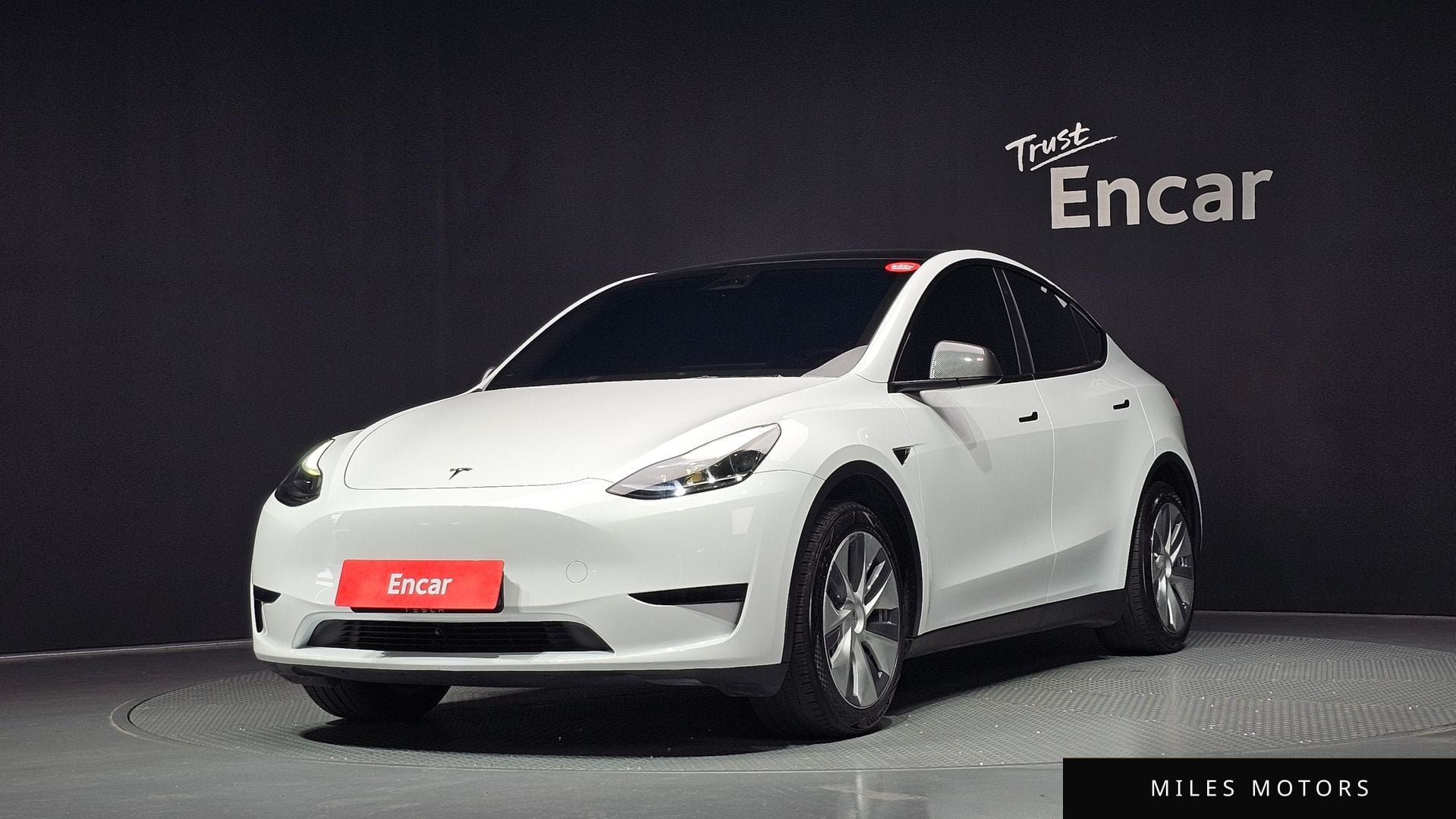 Tesla Model Y 2024 — фото 1 из 12