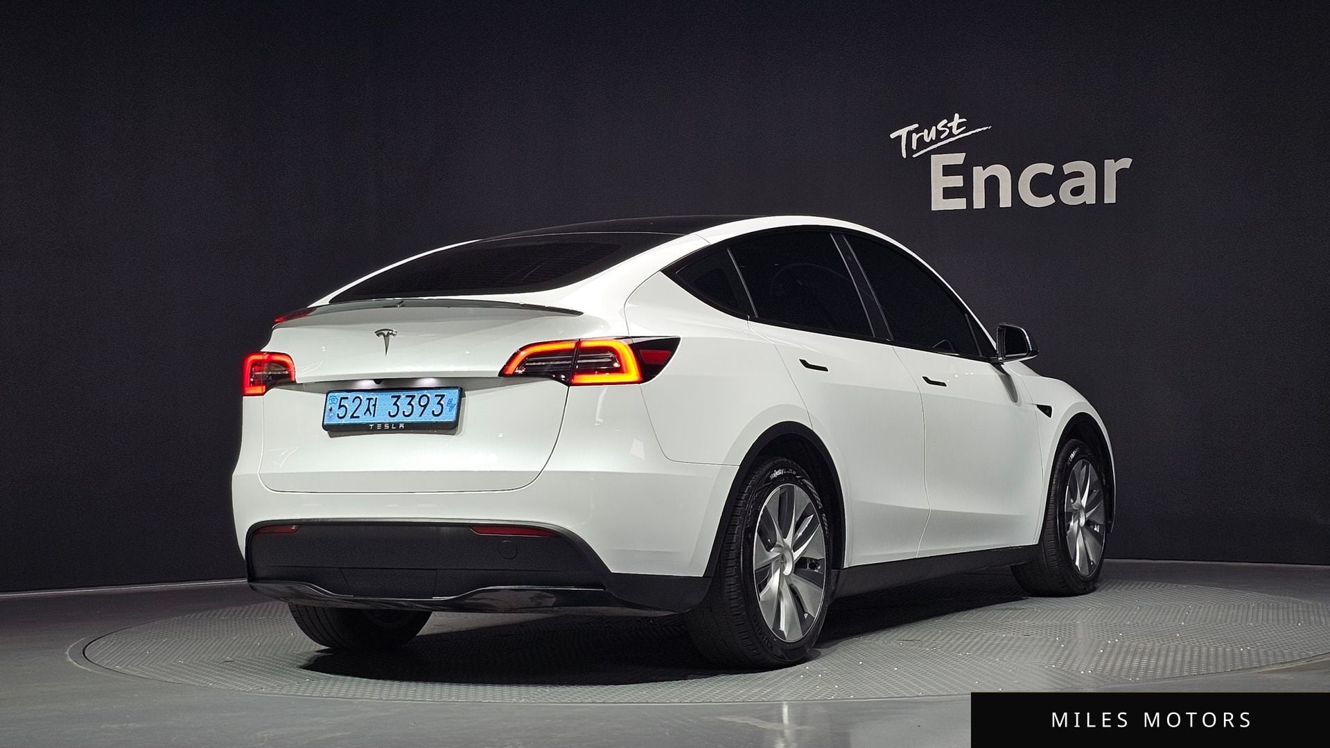 Tesla Model Y 2024 — миниатюра 2