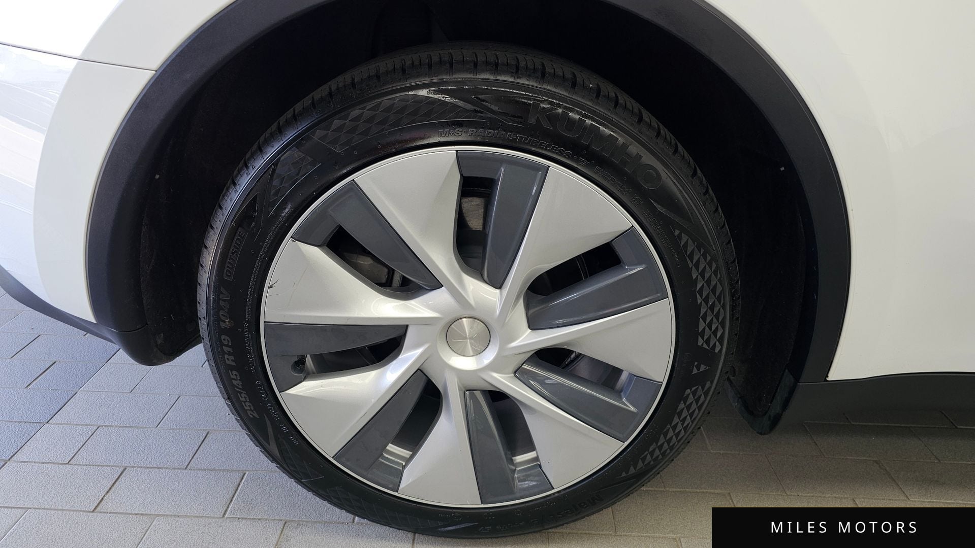 Tesla Model Y 2024 — миниатюра 5