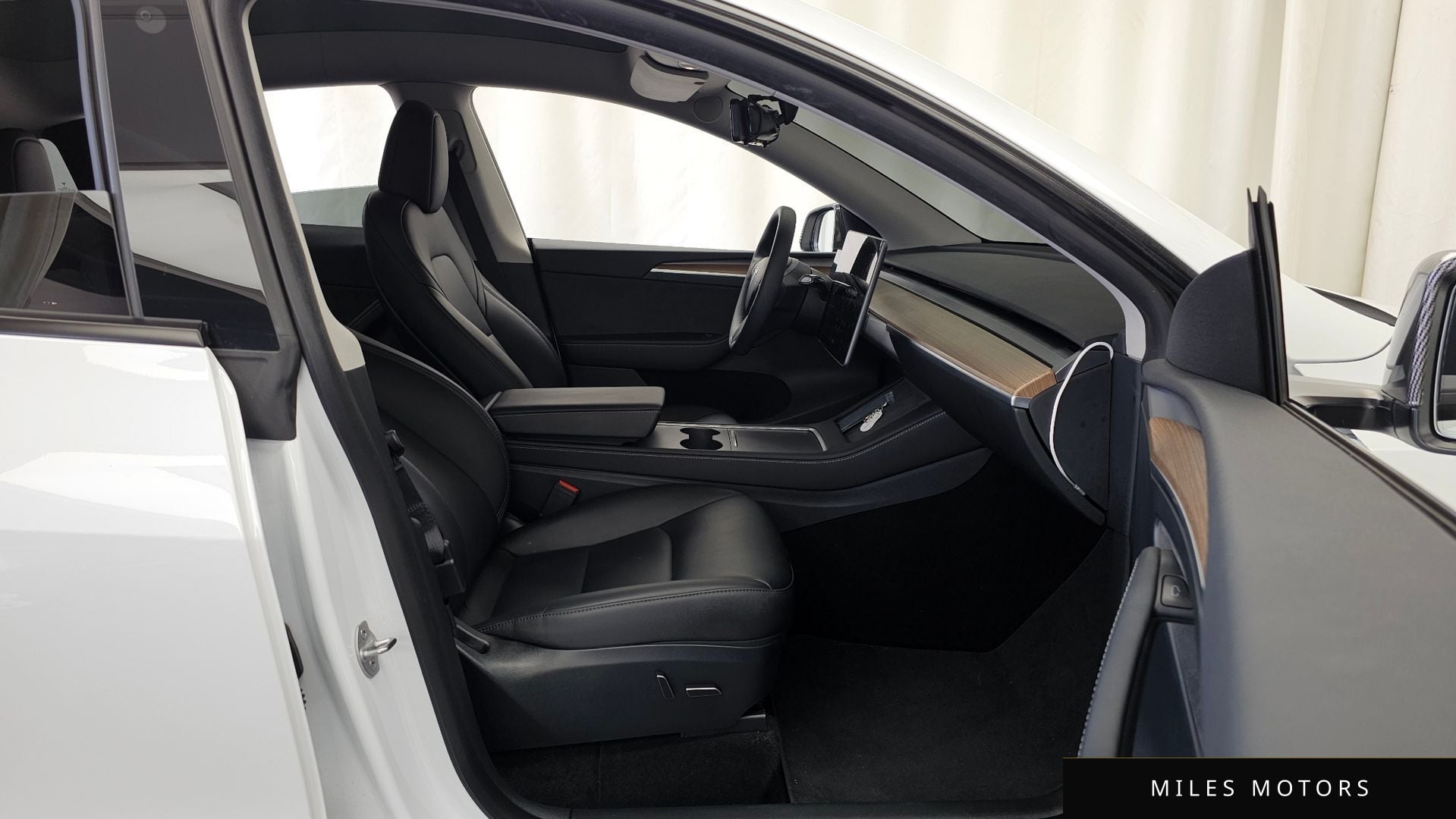 Tesla Model Y 2024 — миниатюра 11