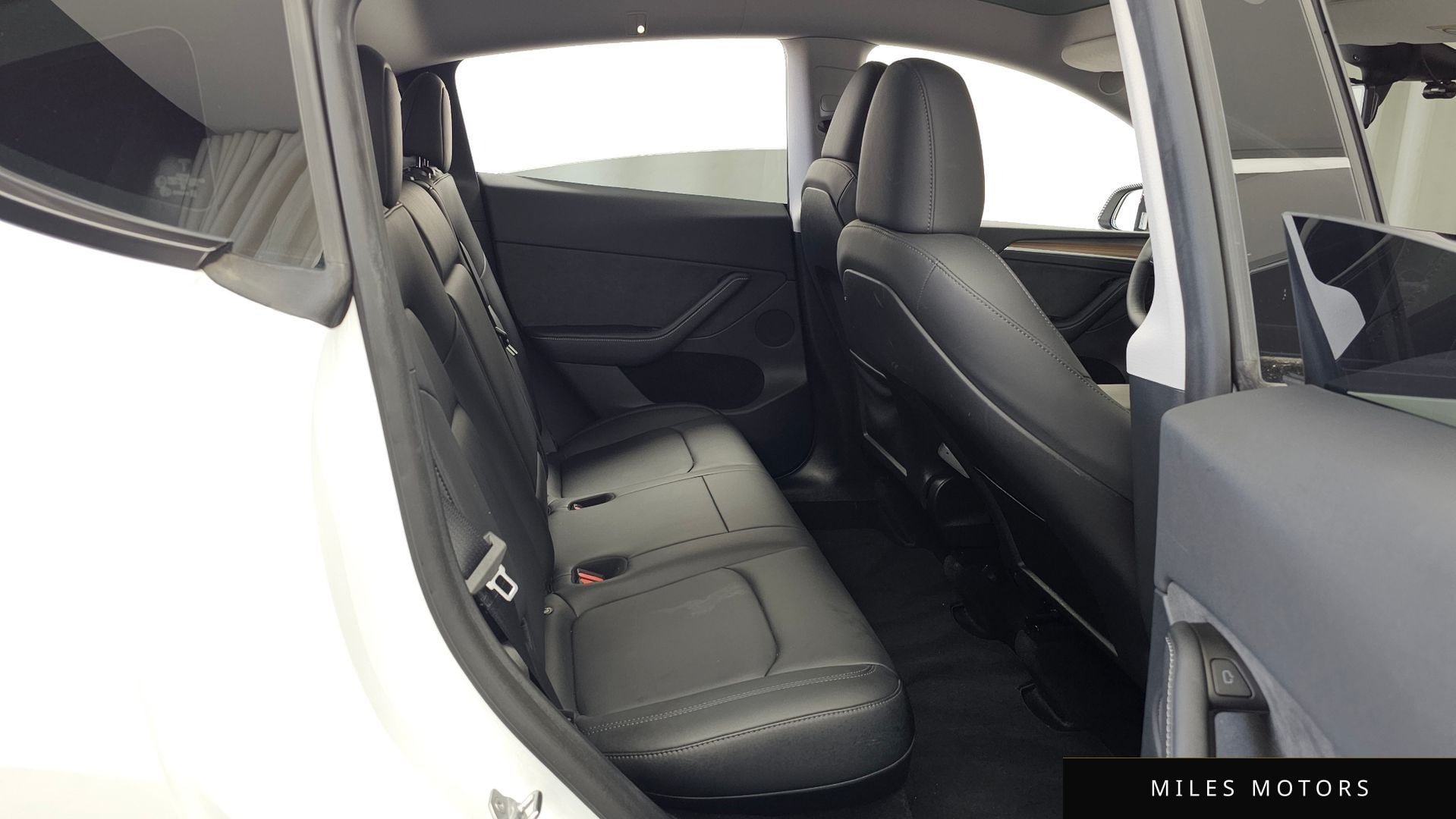 Tesla Model Y 2024 — миниатюра 12
