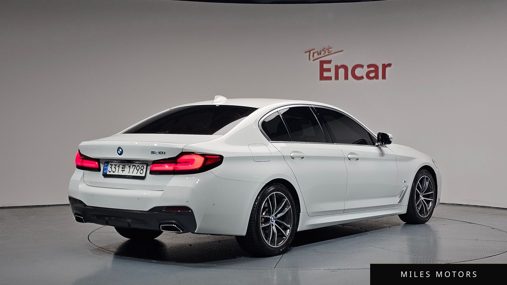 BMW 5 Series (G30) 2021 — миниатюра 2