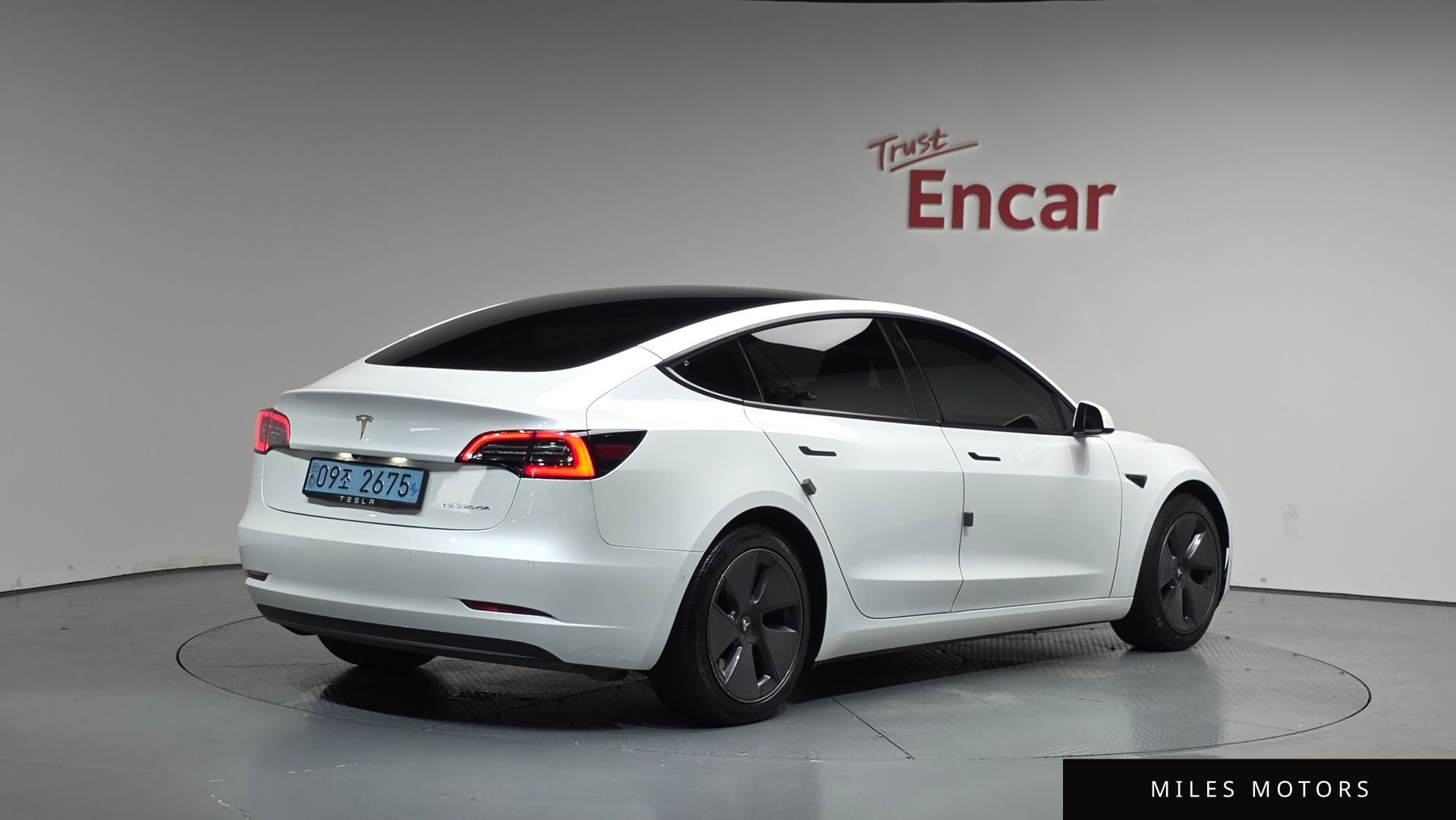 Tesla Model 3 2021 — фото 1 из 12