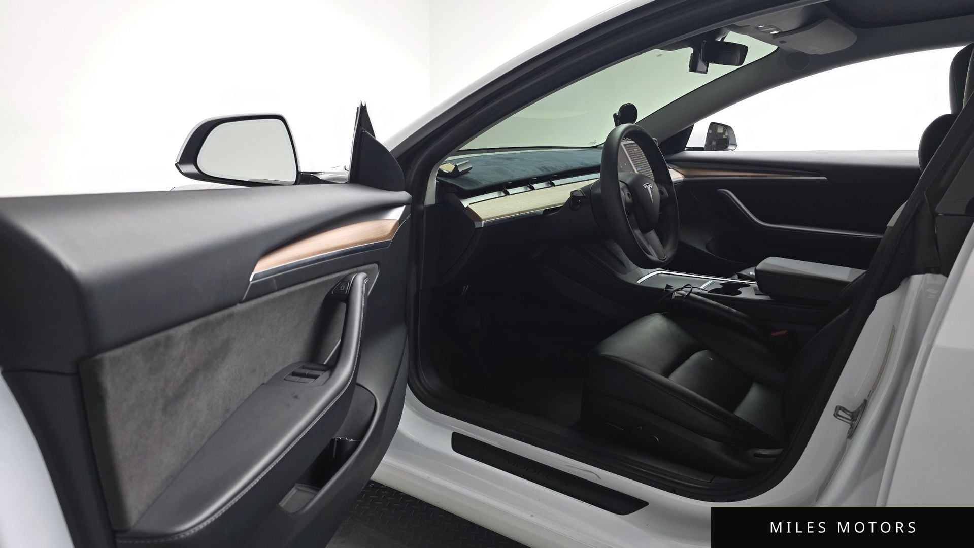 Tesla Model 3 2021 — миниатюра 12