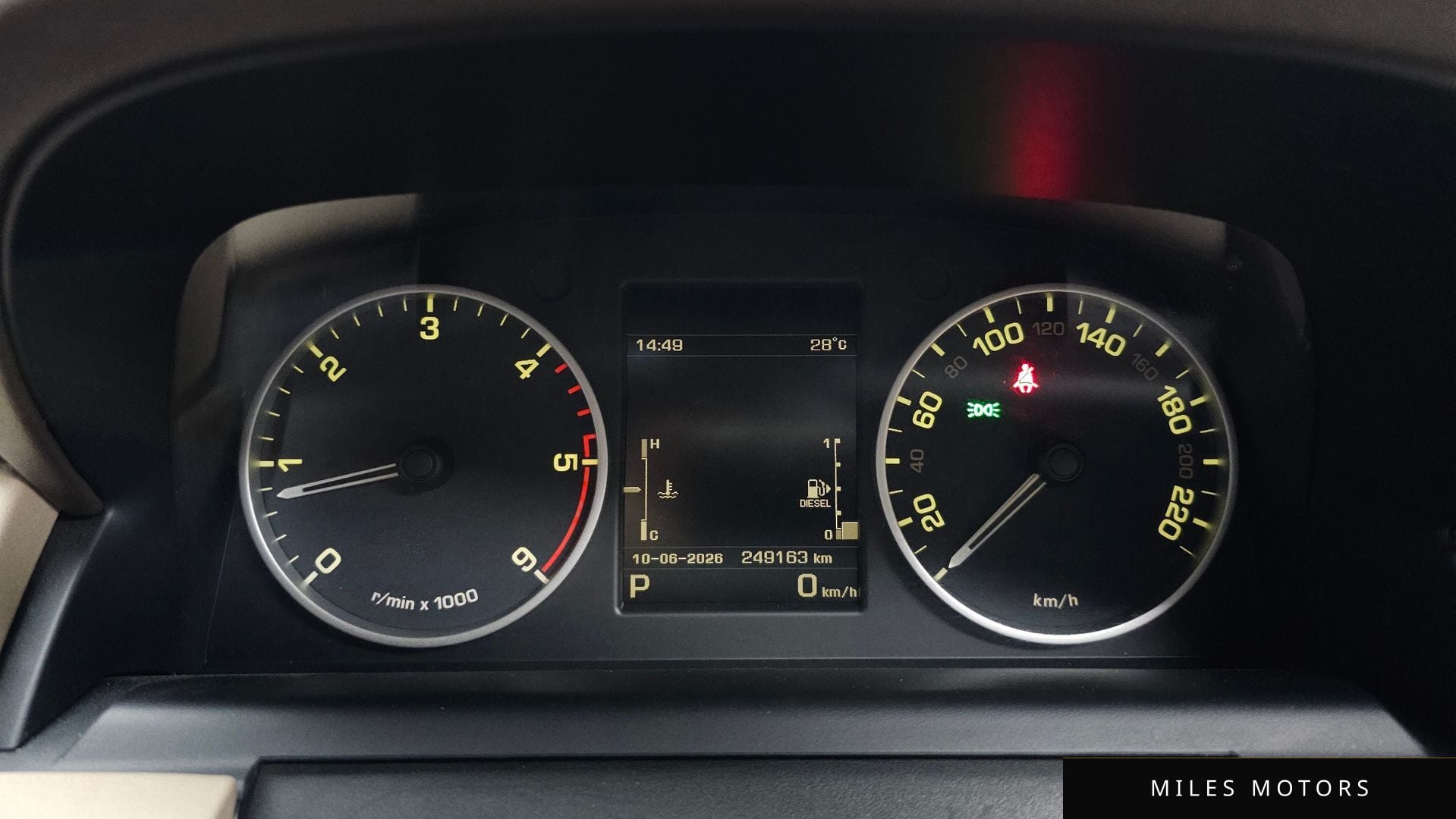 Land Rover Discovery 2014 — миниатюра 8