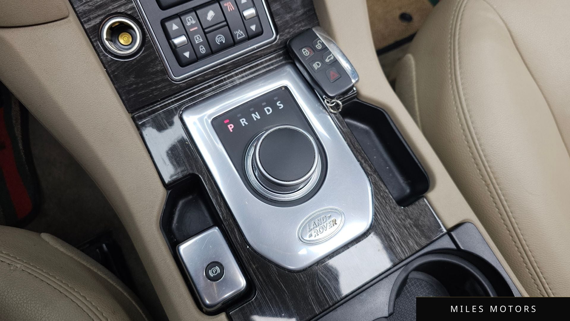 Land Rover Discovery 2014 — миниатюра 9