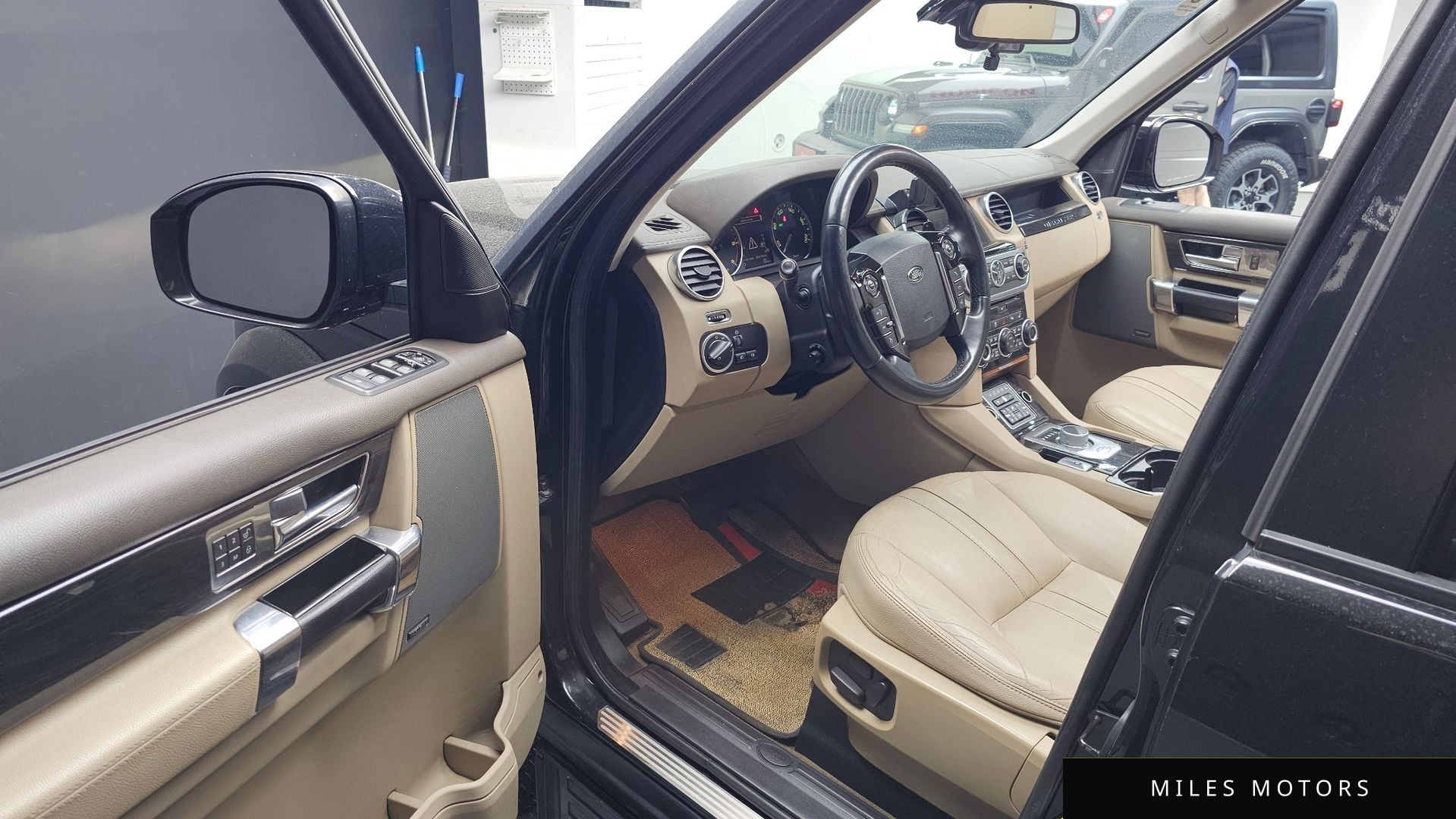 Land Rover Discovery 2014 — миниатюра 10
