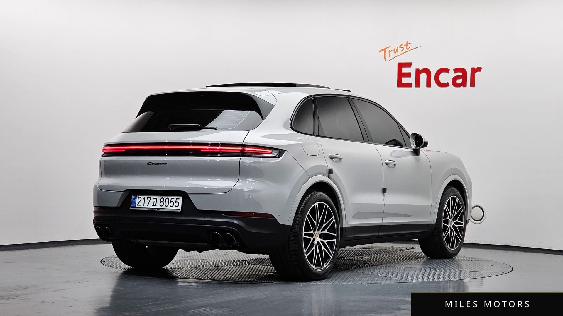 Porsche Cayenne 2024 — миниатюра 2
