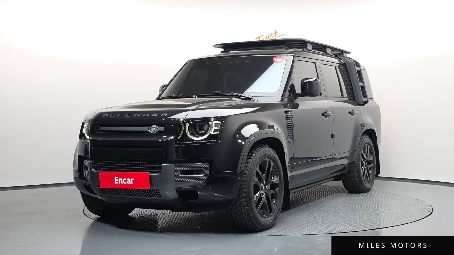 Land Rover Defender 2025 — фото 1 из 12
