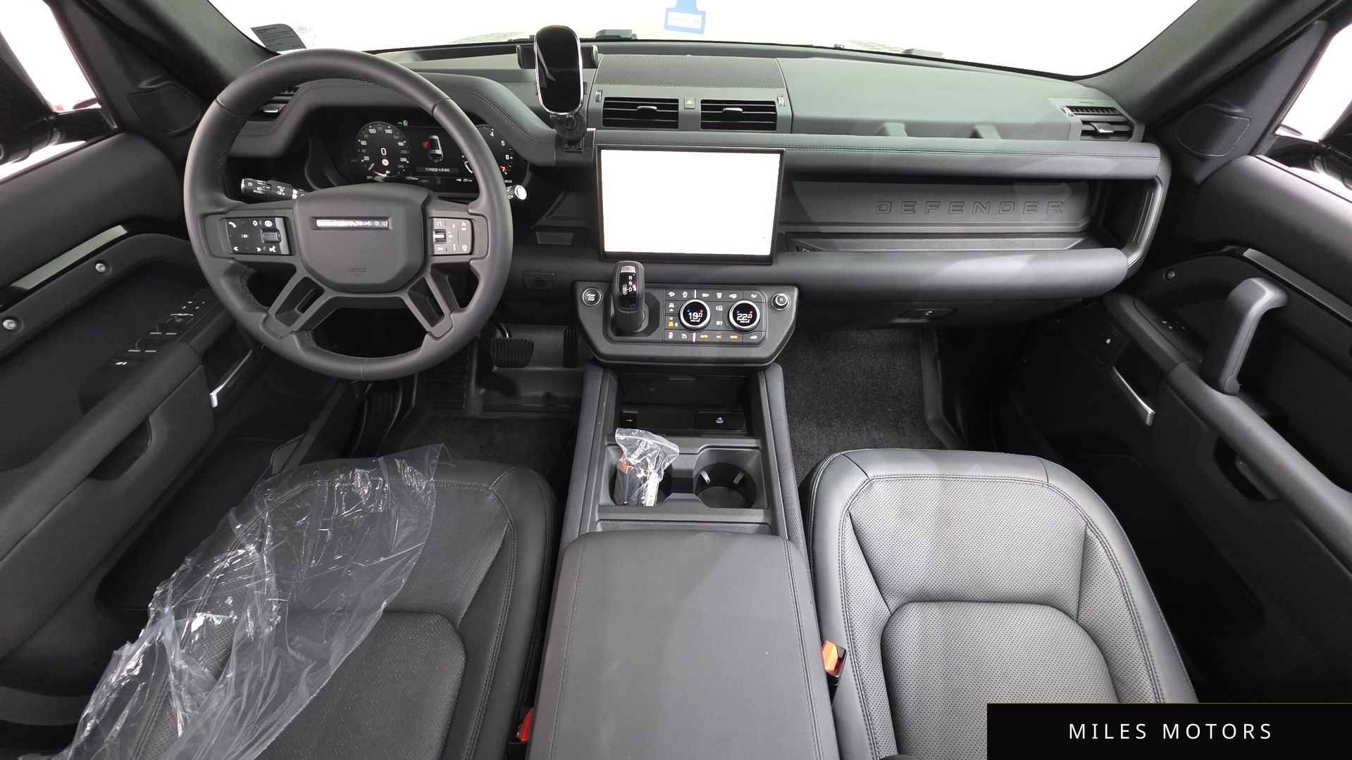 Land Rover Defender 2025 — миниатюра 10
