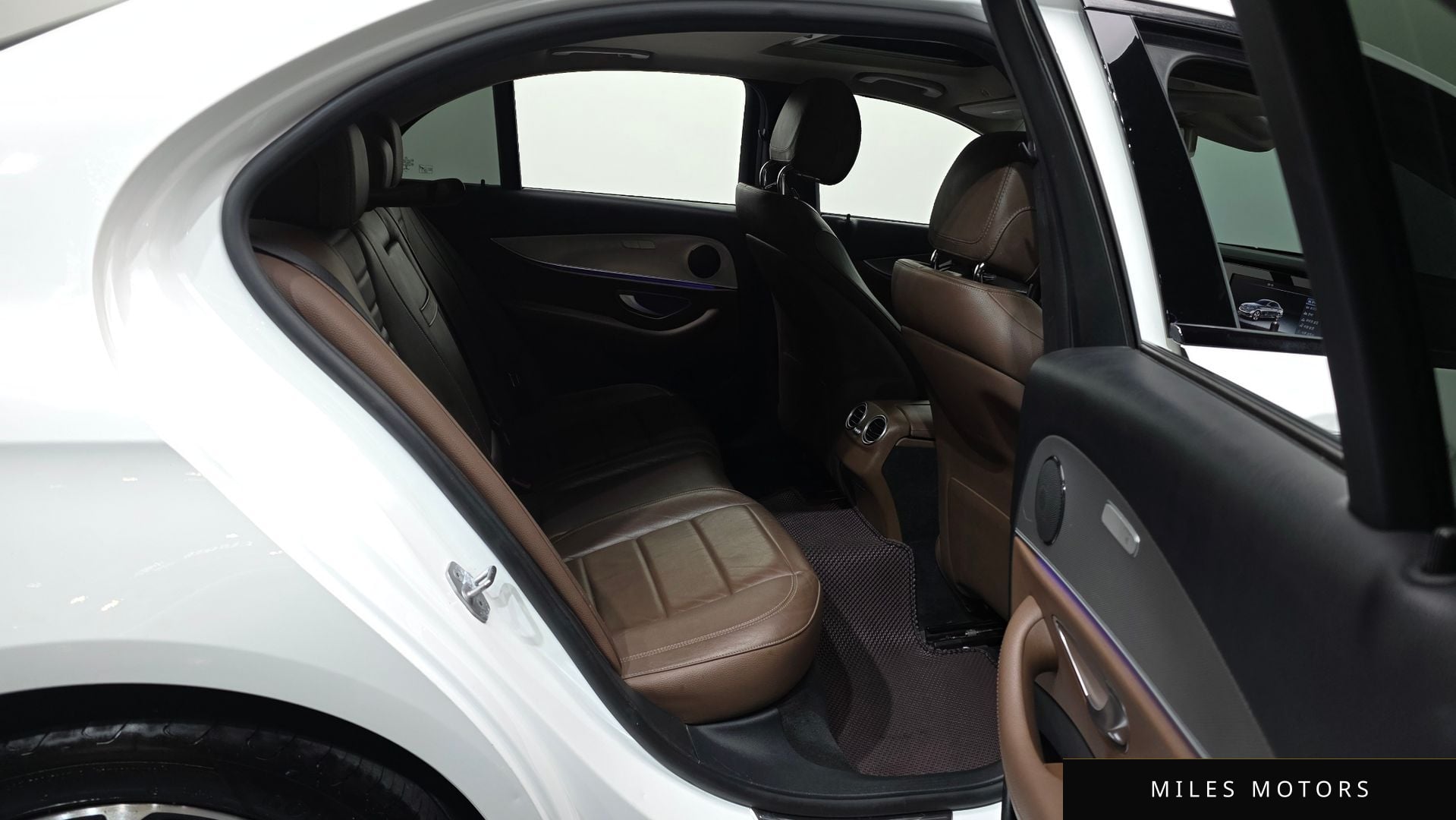Mercedes-Benz E-Class W213 2017 — миниатюра 12