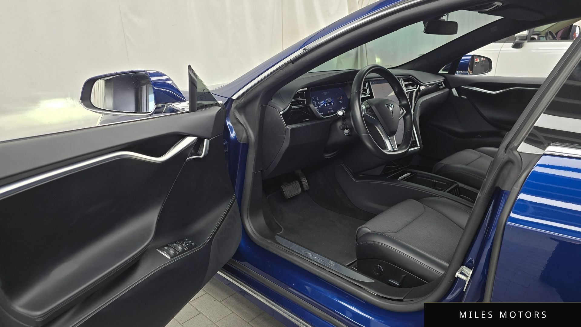 Tesla Model S 2017 — миниатюра 10