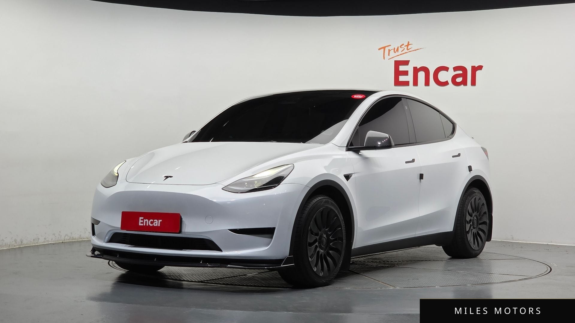 Tesla Model Y 2024 — фото 1 из 12