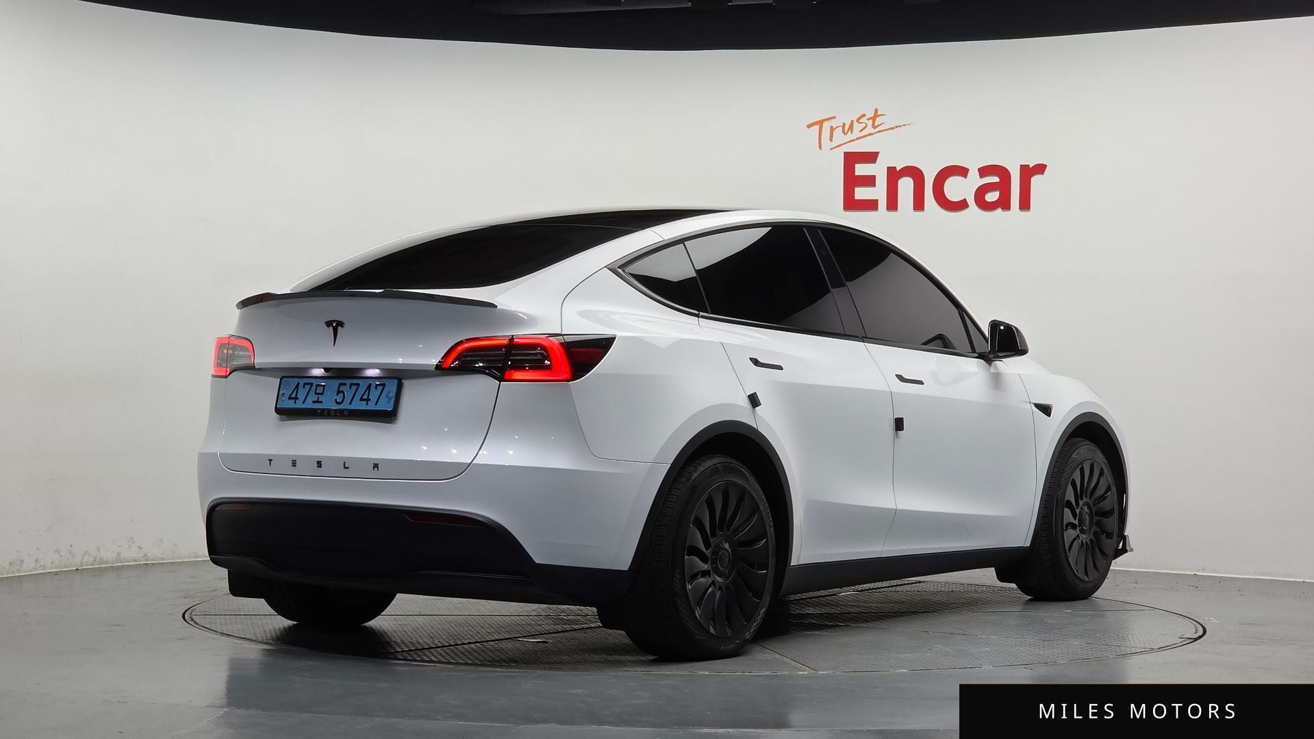Tesla Model Y 2024 — миниатюра 2