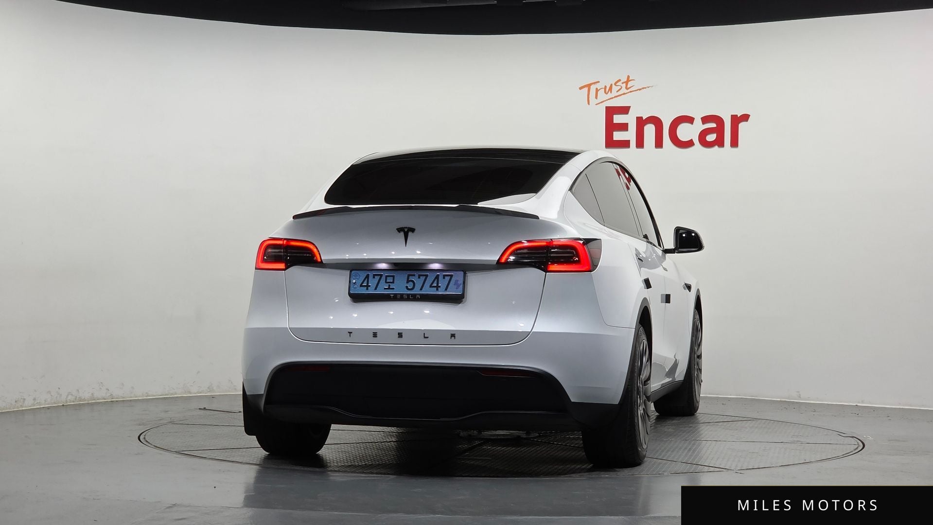 Tesla Model Y 2024 — миниатюра 4