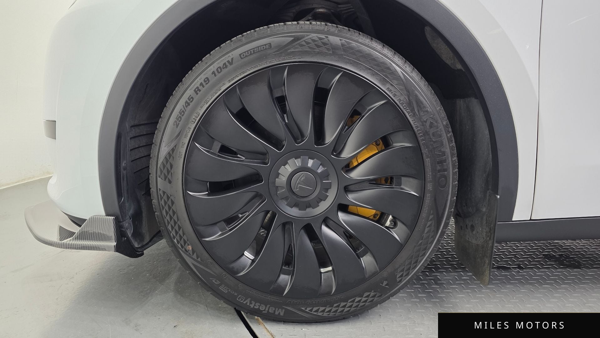 Tesla Model Y 2024 — миниатюра 5