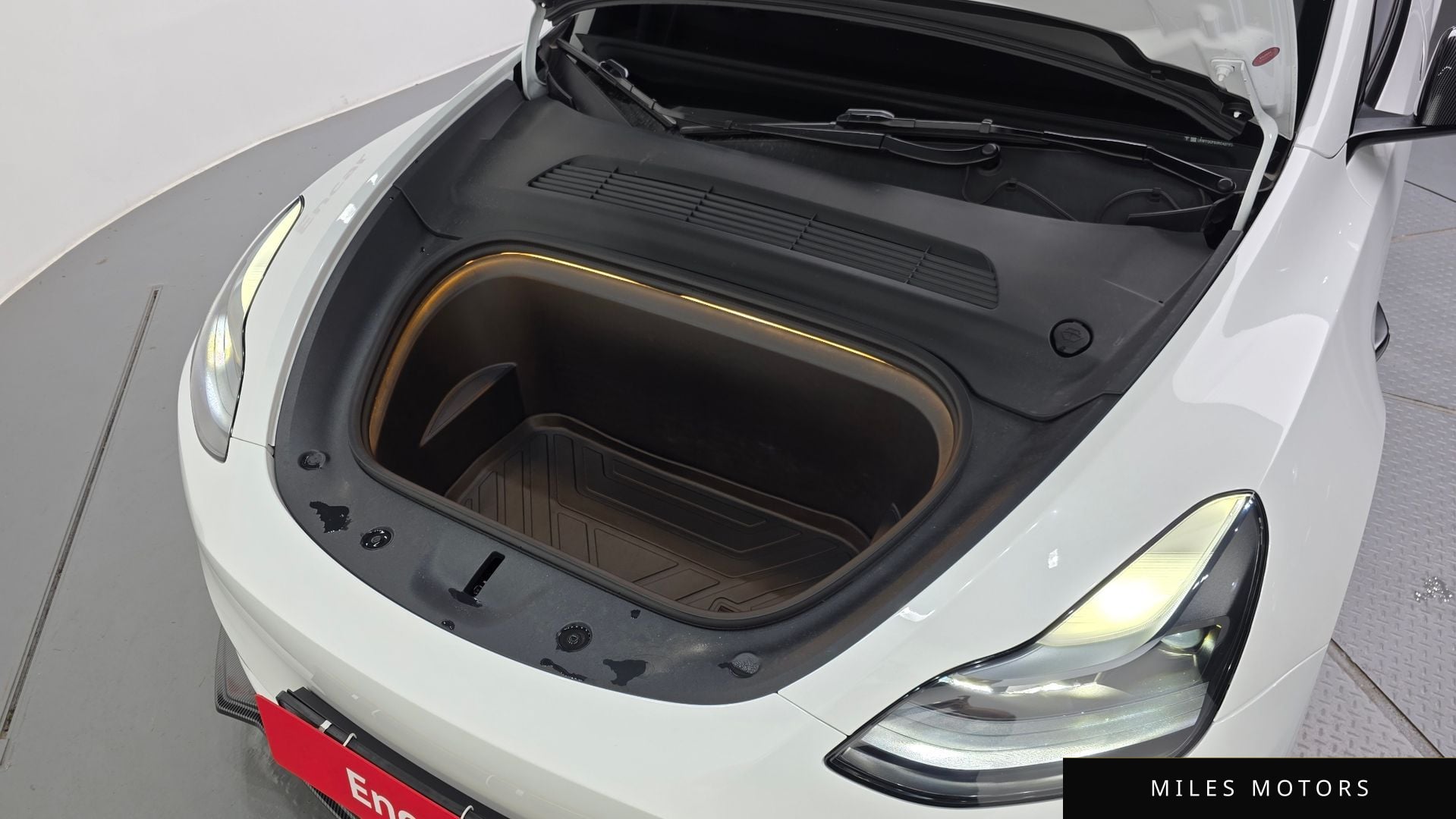 Tesla Model Y 2024 — миниатюра 6