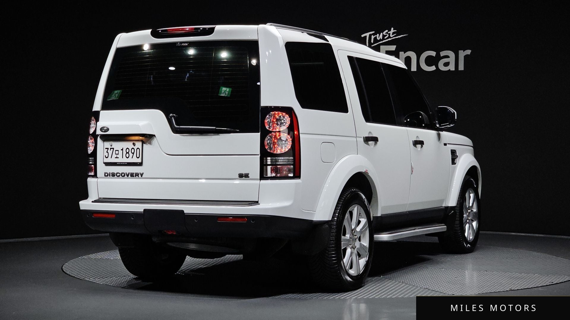 Land Rover Discovery 2015 — миниатюра 2