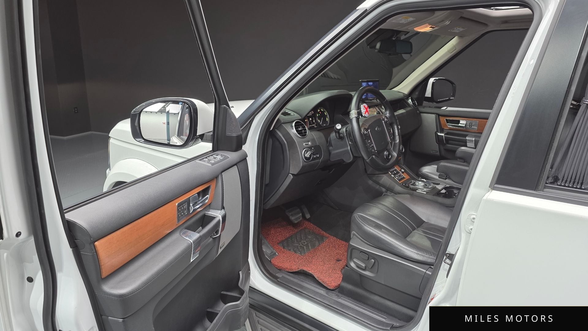 Land Rover Discovery 2015 — миниатюра 10