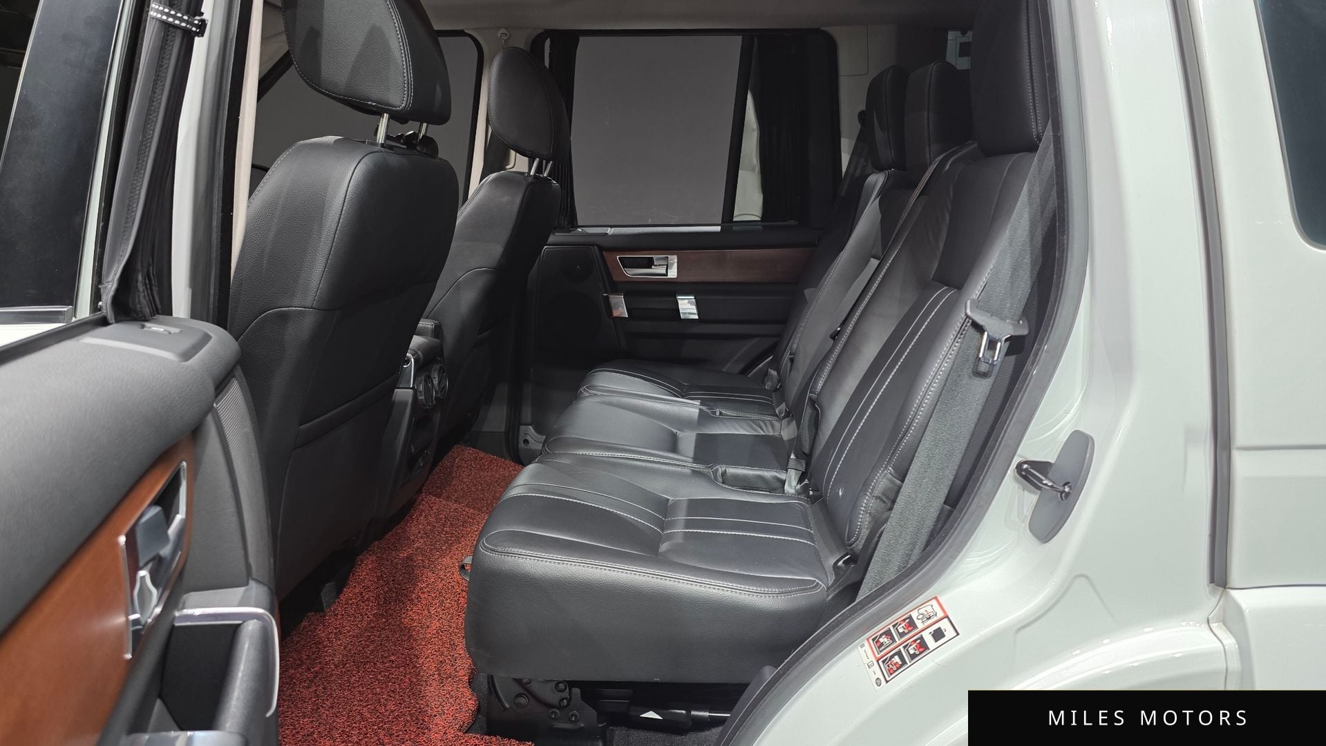 Land Rover Discovery 2015 — миниатюра 12