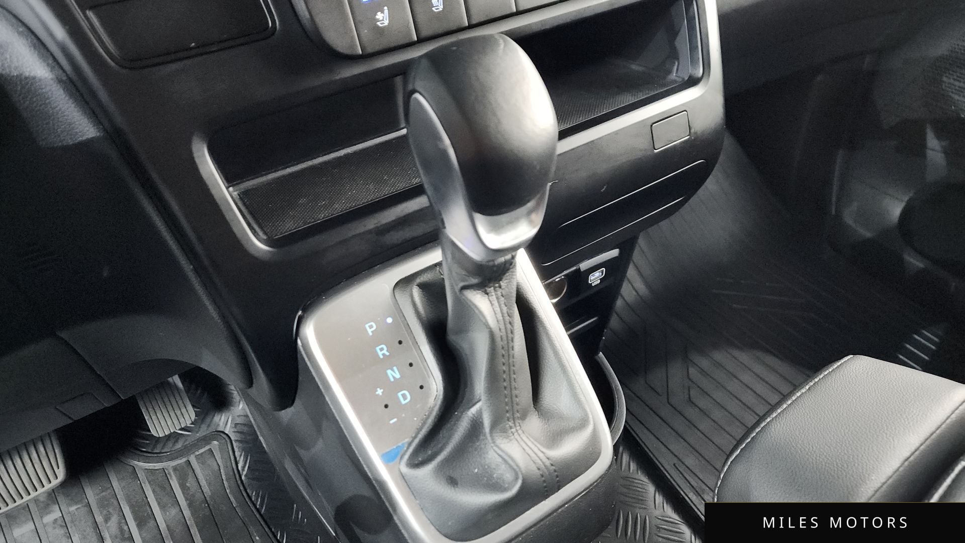 Hyundai Staria 2025 — миниатюра 12