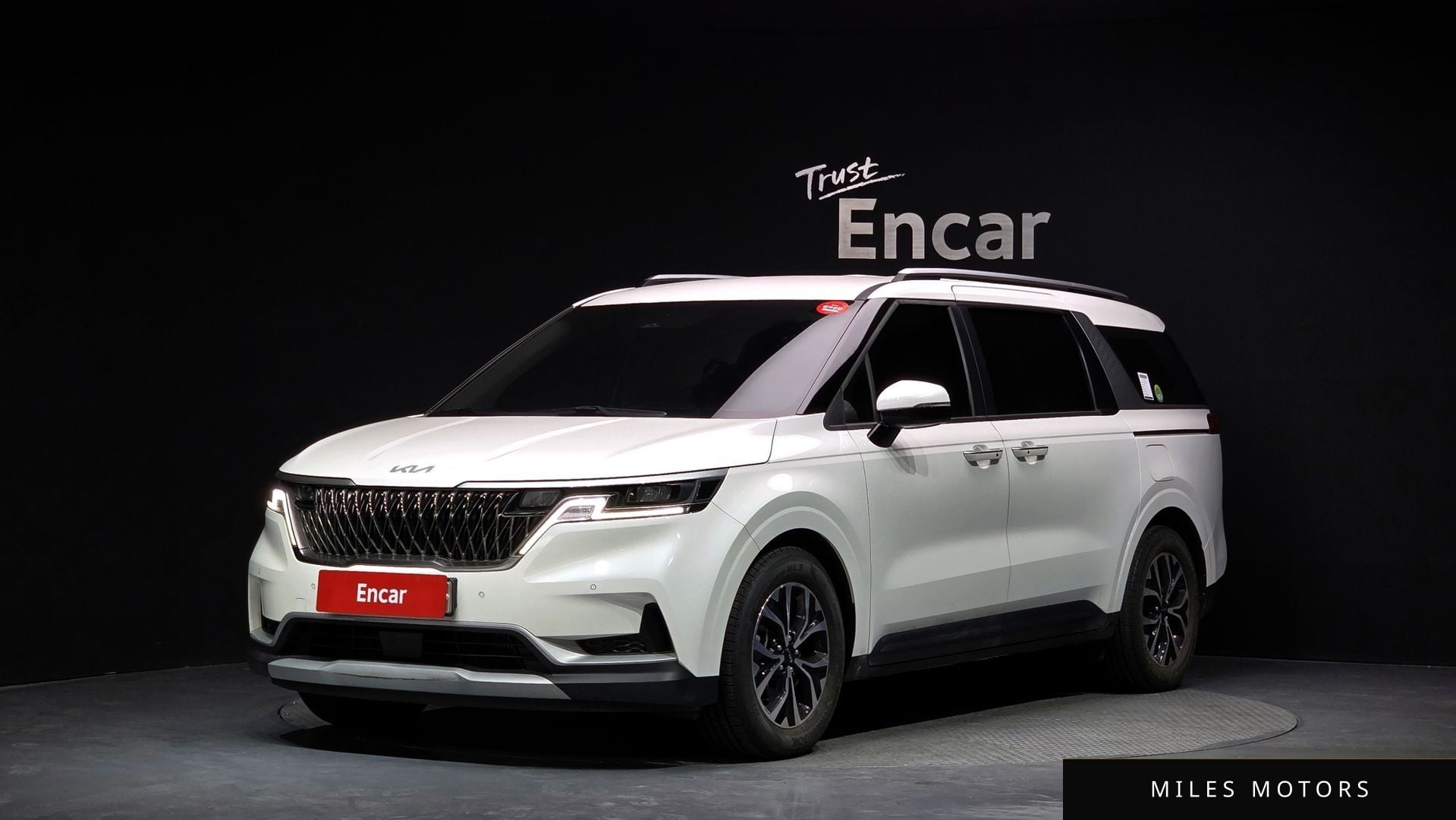Kia Carnival 2023 — фото 1 из 12