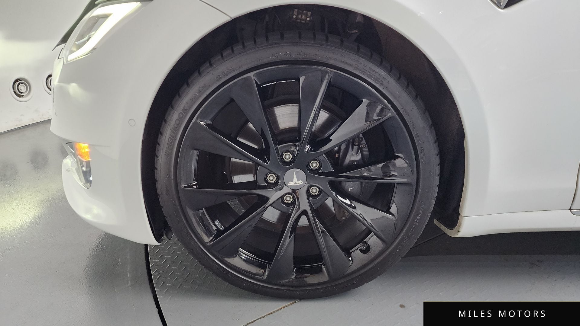 Tesla Model S 2020 — миниатюра 4