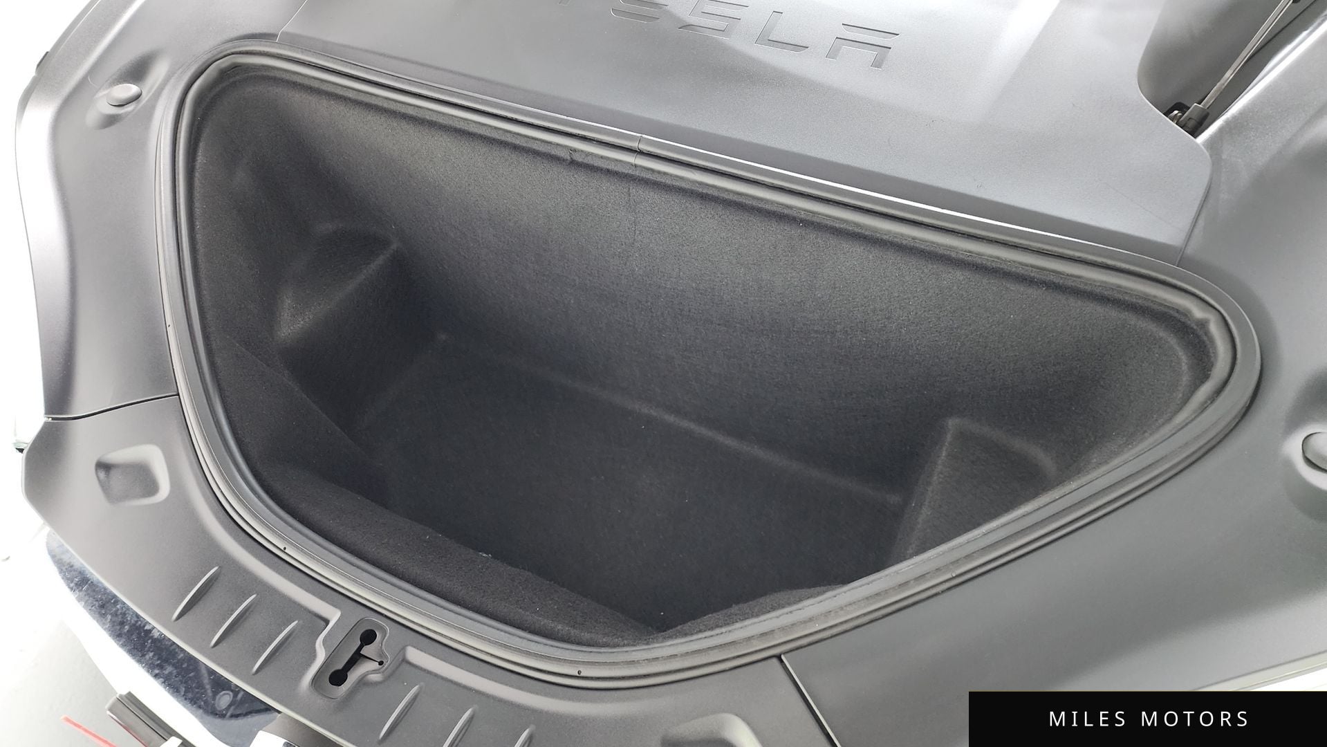 Tesla Model S 2020 — миниатюра 5
