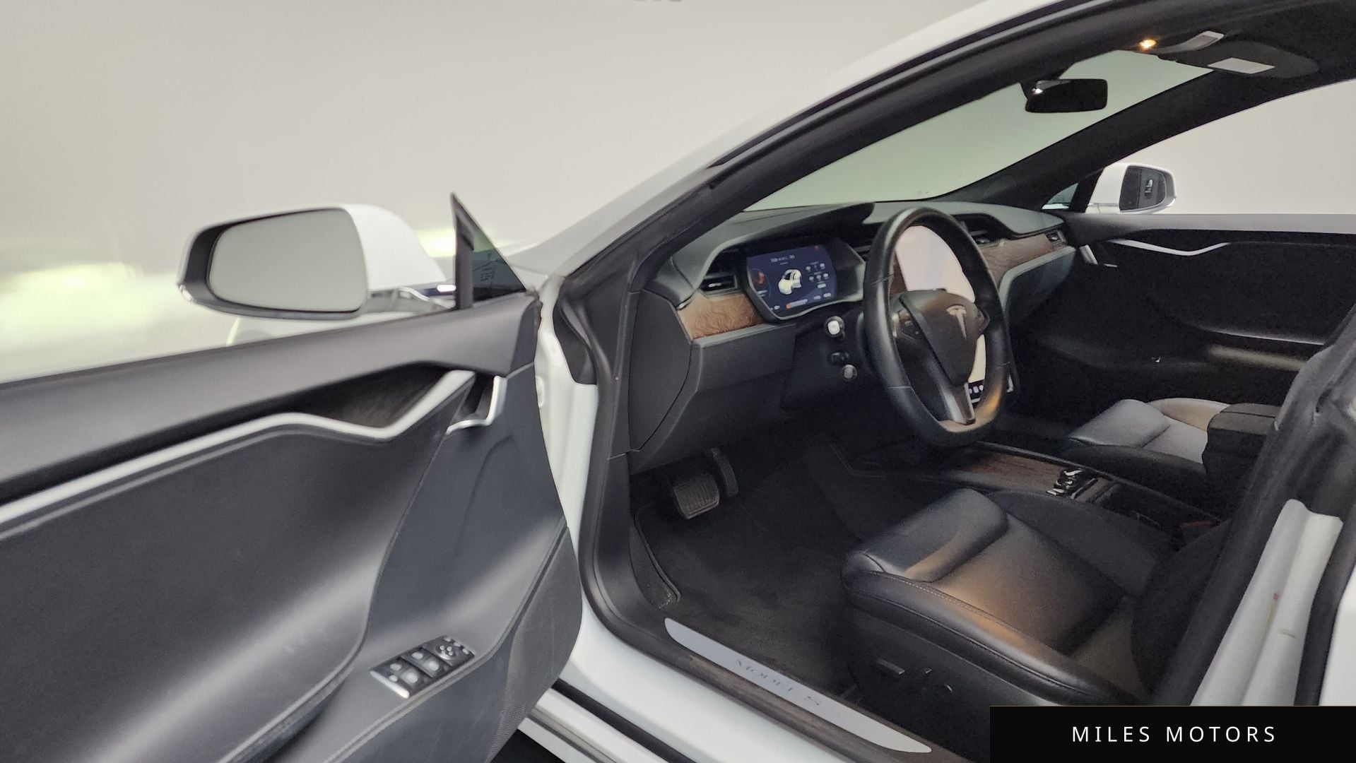 Tesla Model S 2020 — миниатюра 12