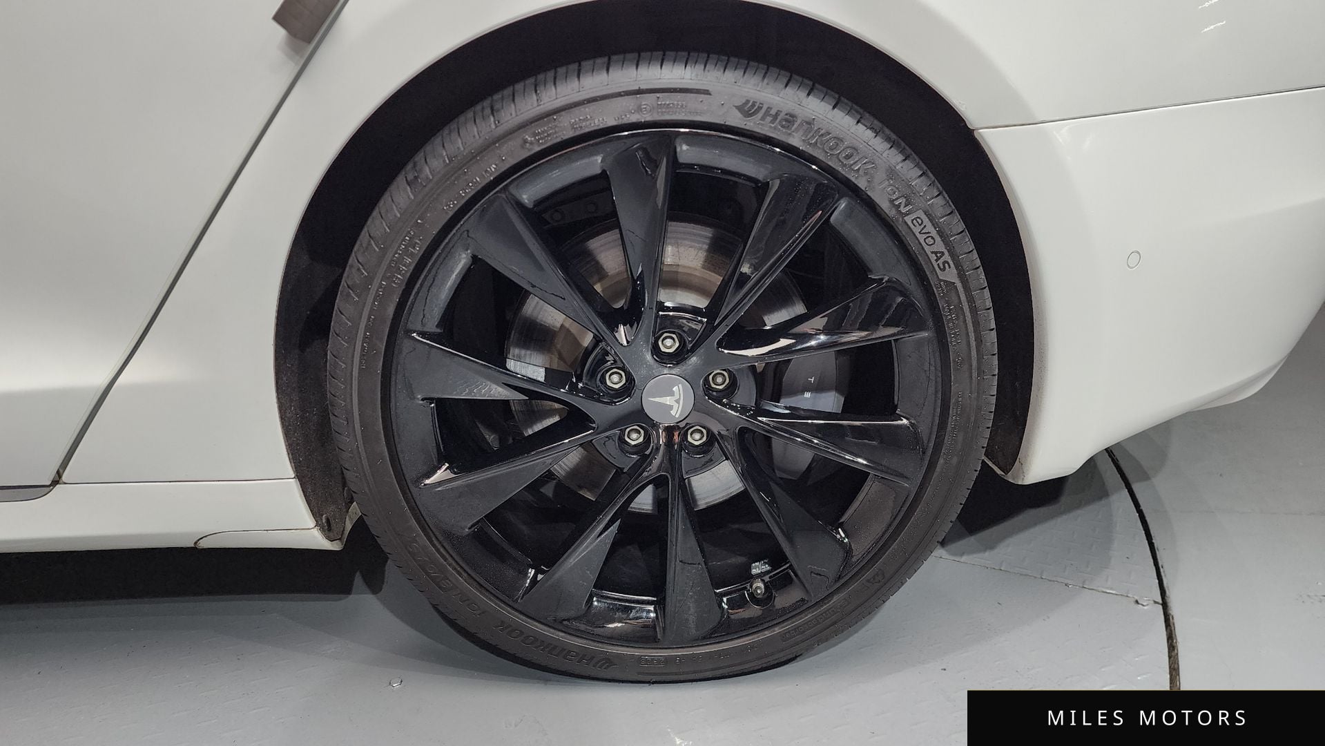 Tesla Model S 2020 — миниатюра 6