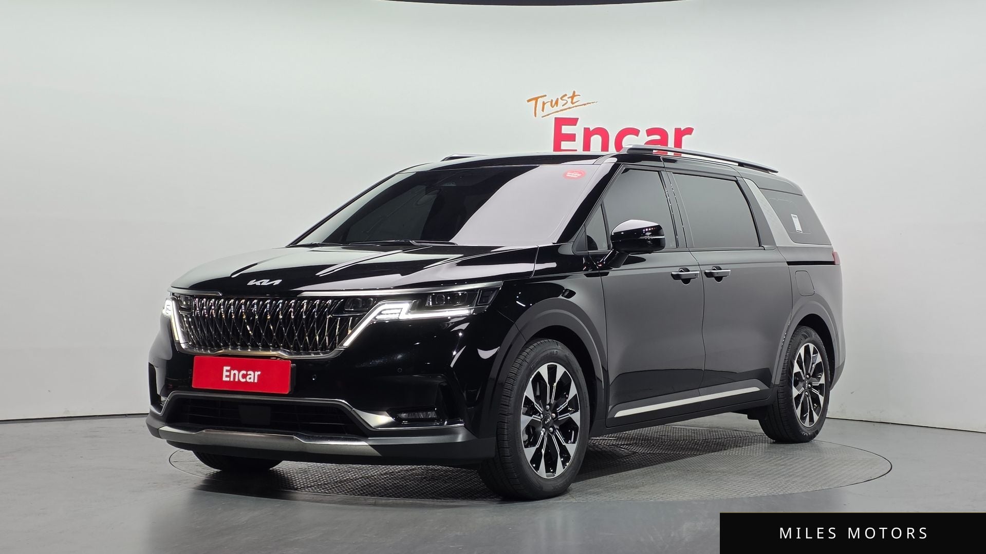 Kia Carnival 2023 — фото 1 из 12