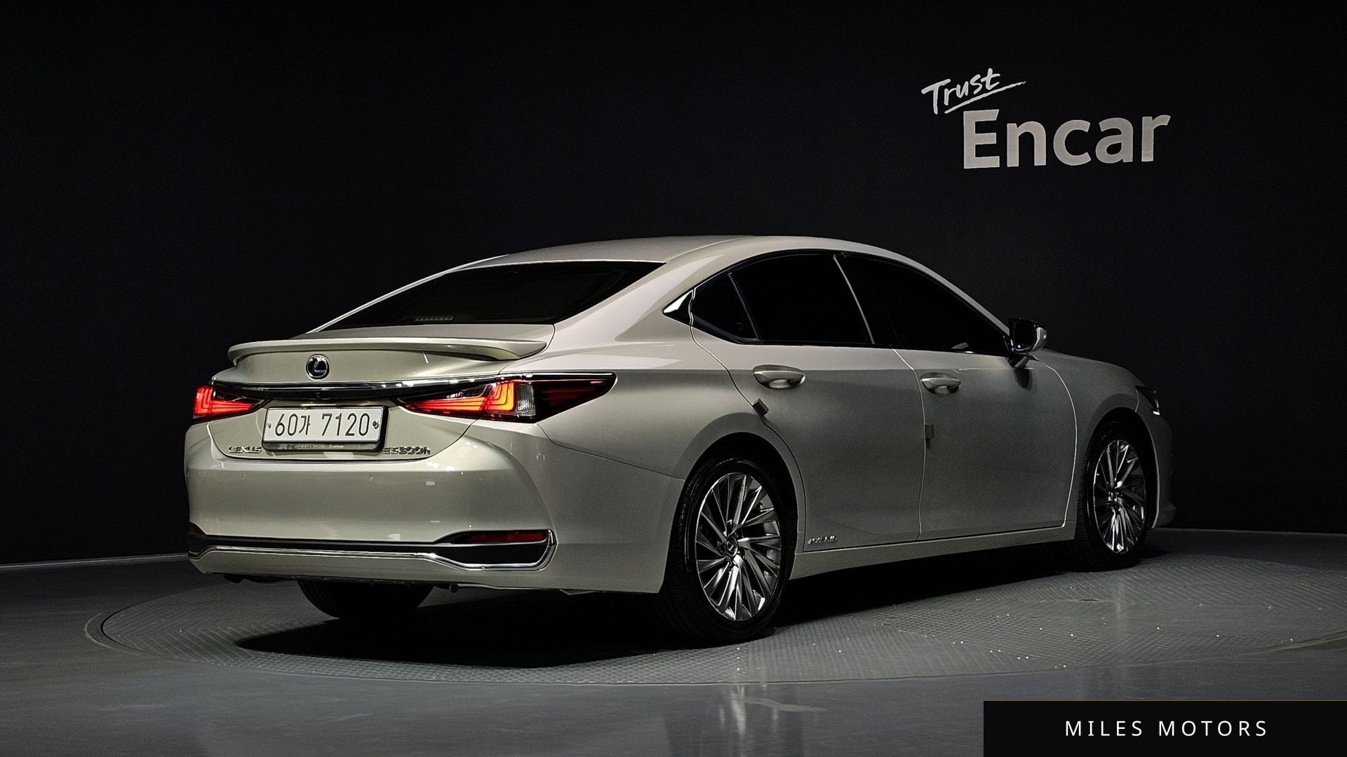 Лексус ES300h 2019 — миниатюра 2